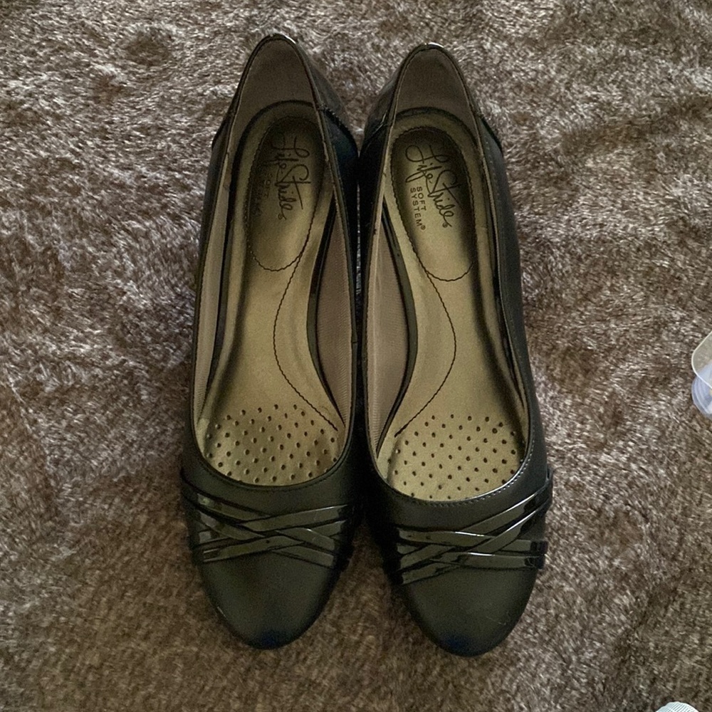 Black Shoes platform